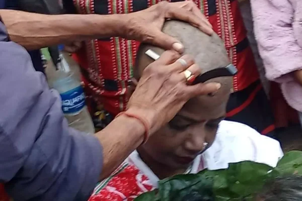 धर्म परिवर्तन कर चुके आदिवासियों को आरक्षण का लाभ न देने की मांग, डिलिस्टिंग के समर्थन में निशा भगत ने कराया मुंडन