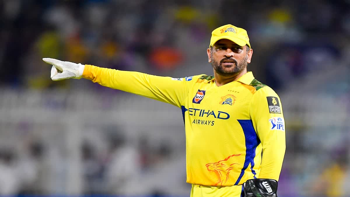 सलमान खान के जन्मदिन जश्न में पनवेल पहुंचे एमएस धोनी, दोनों की तस्वीर हुई वायरल