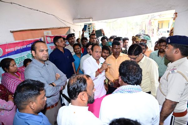 जामताड़ा: कस्तूरबा विद्यालय की छात्रा झोमोली टुडू की इलाज के दौरान मौत, वार्डन निलंबित, जांच के आदेश